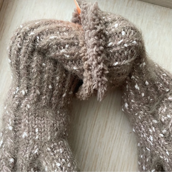 Cable knit mittens lined with faux shearling - Picture 2 of 6